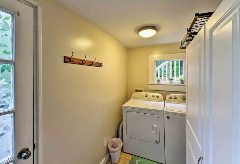 New Bern Home W/yard, Grill+walkable Location