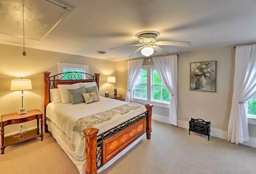 New Bern Home W/yard, Grill+walkable Location