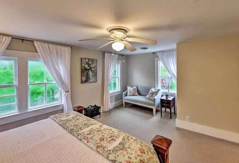 New Bern Home W/yard, Grill+walkable Location