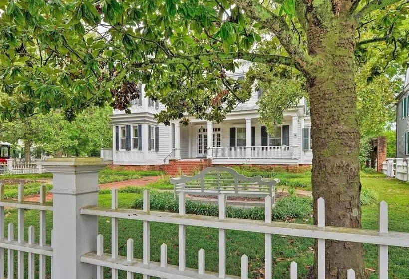 New Bern Home W/yard, Grill+walkable Location