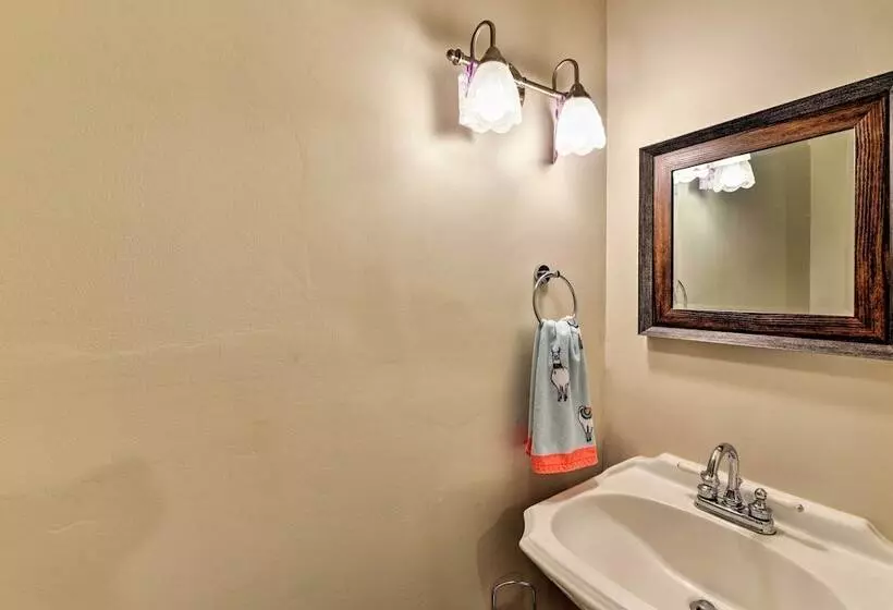 New Bern Home W/yard, Grill+walkable Location