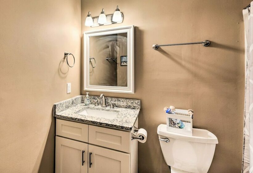 Lovely Emerald Isle Home, Walk To Beach!