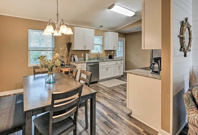 Lovely Emerald Isle Home, Walk To Beach!