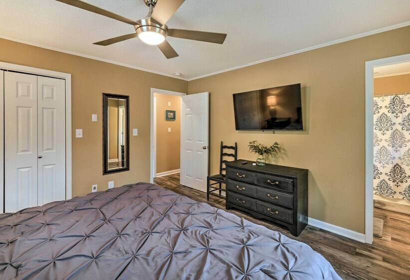 Lovely Emerald Isle Home, Walk To Beach!