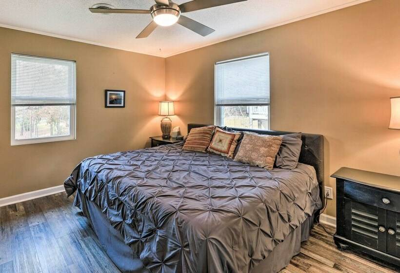 Lovely Emerald Isle Home, Walk To Beach!