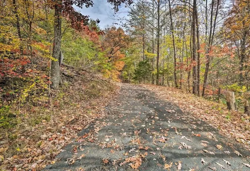 Peaceful Sevierville Cabin W/ Hot Tub & Fire Pit!
