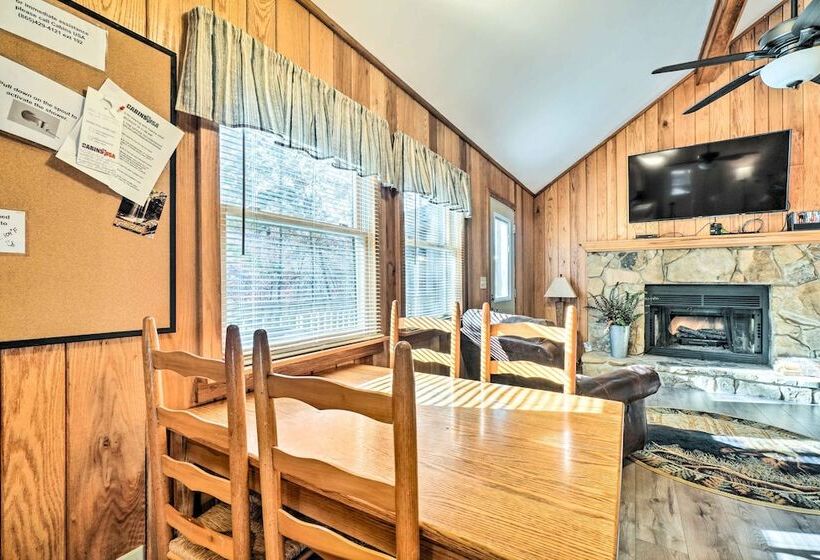 Peaceful Sevierville Cabin W/ Hot Tub & Fire Pit!