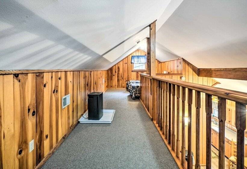 Peaceful Sevierville Cabin W/ Hot Tub & Fire Pit!