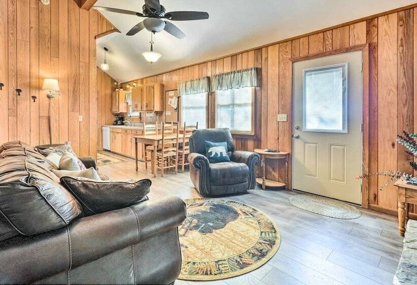 Peaceful Sevierville Cabin W/ Hot Tub & Fire Pit!