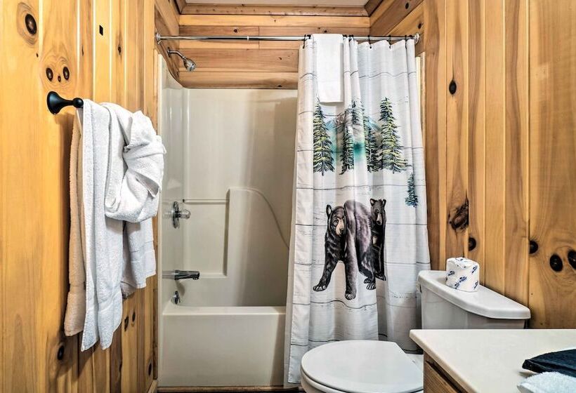 Peaceful Sevierville Cabin W/ Hot Tub & Fire Pit!