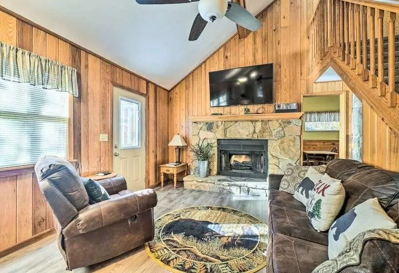 Peaceful Sevierville Cabin W/ Hot Tub & Fire Pit!