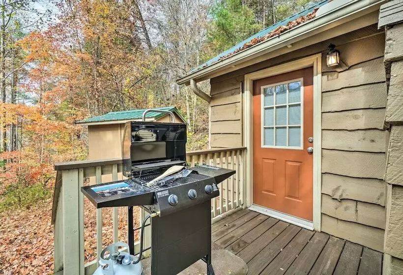 Peaceful Sevierville Cabin W/ Hot Tub & Fire Pit!