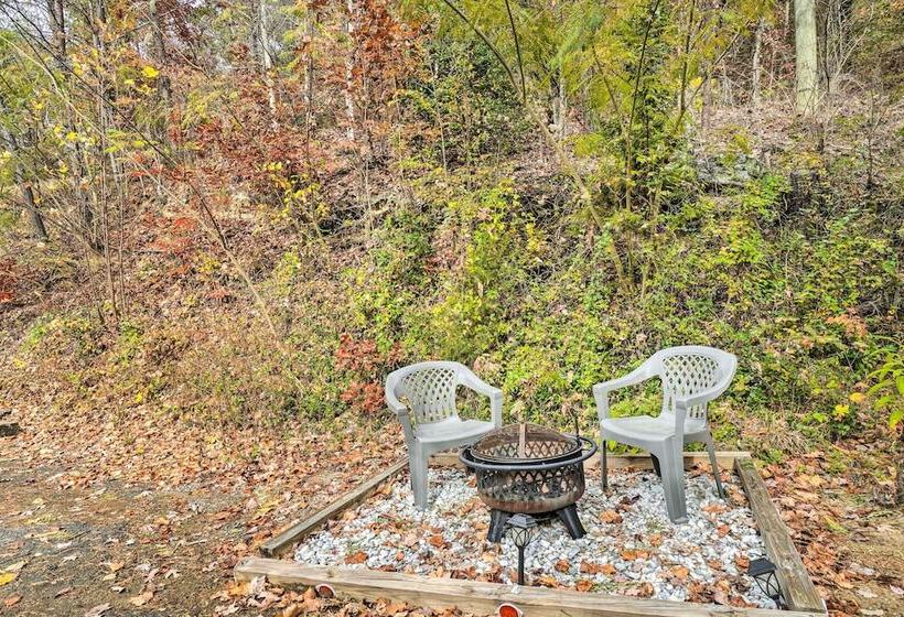 Peaceful Sevierville Cabin W/ Hot Tub & Fire Pit!