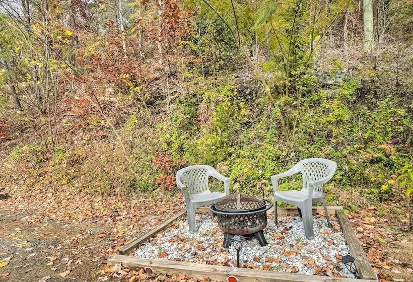 Peaceful Sevierville Cabin W/ Hot Tub & Fire Pit!