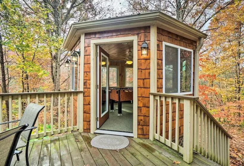 Peaceful Sevierville Cabin W/ Hot Tub & Fire Pit!