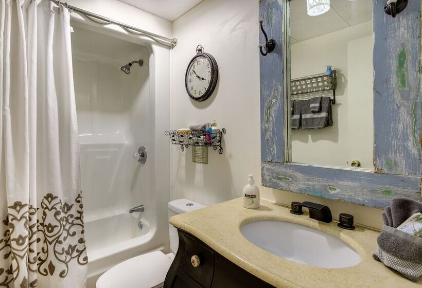 Pet Friendly Gatlinburg Cabin W/ Game Room!