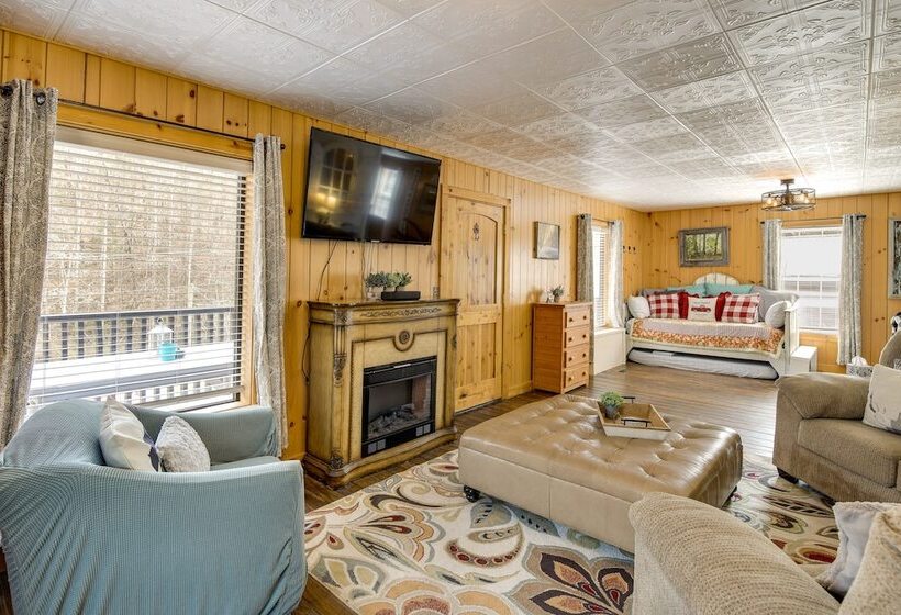 Pet Friendly Gatlinburg Cabin W/ Game Room!