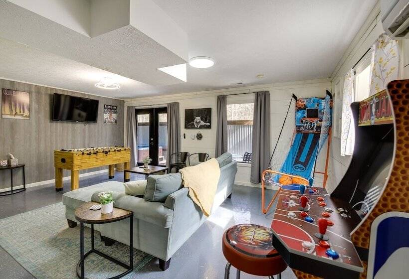 Pet Friendly Gatlinburg Cabin W/ Game Room!
