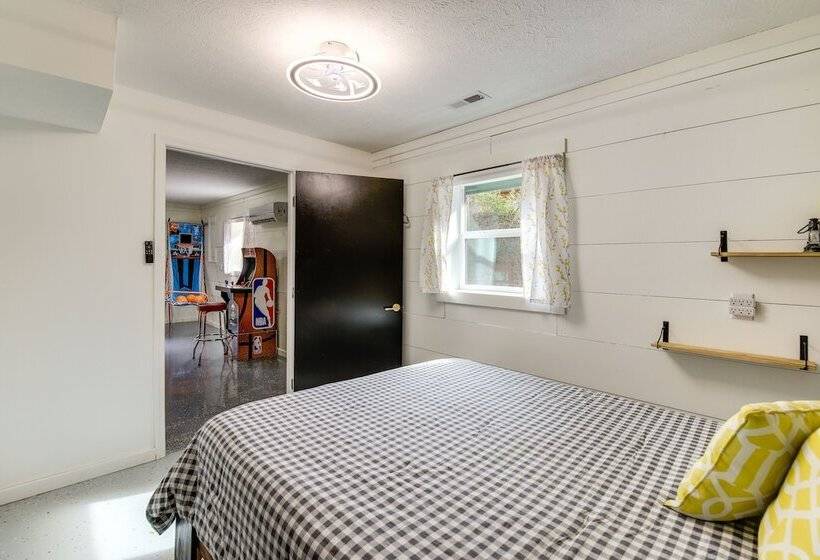 Pet Friendly Gatlinburg Cabin W/ Game Room!