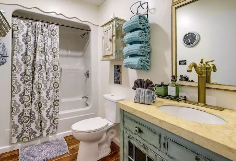 Pet Friendly Gatlinburg Cabin W/ Game Room!