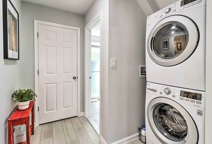 Game Room, Community Beach: Pocono Home!