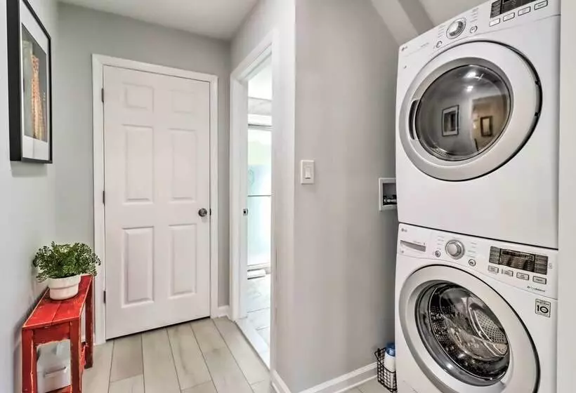 Game Room, Community Beach: Pocono Home!