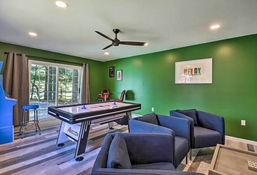 Game Room, Community Beach: Pocono Home!