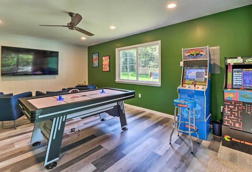 Game Room, Community Beach: Pocono Home!