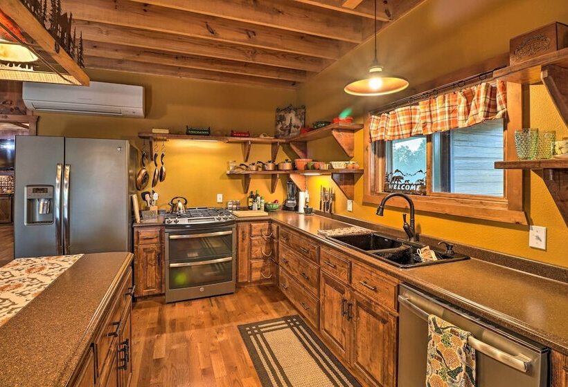 Quiet + Rustic Cabin With Fire Pit On 20 Acres!