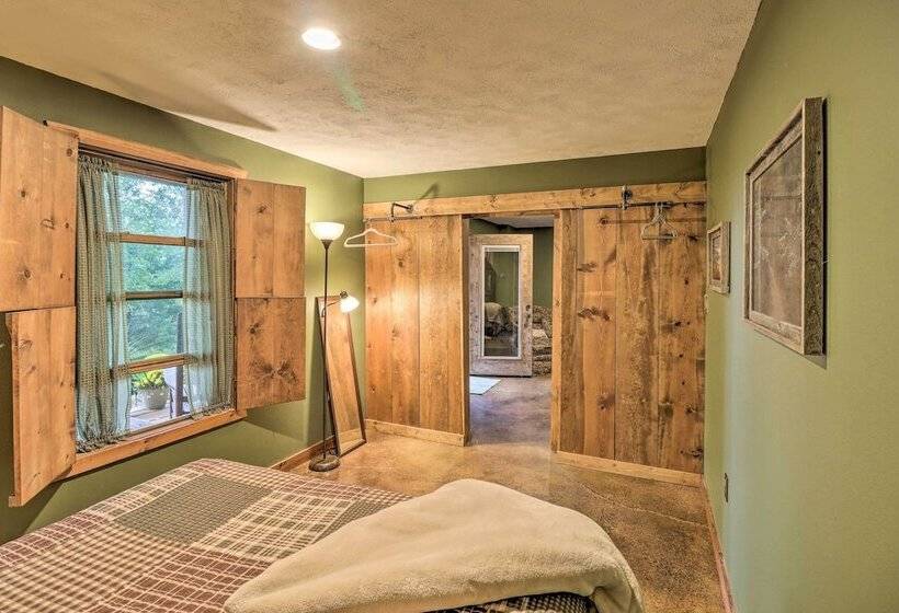 Quiet + Rustic Cabin With Fire Pit On 20 Acres!