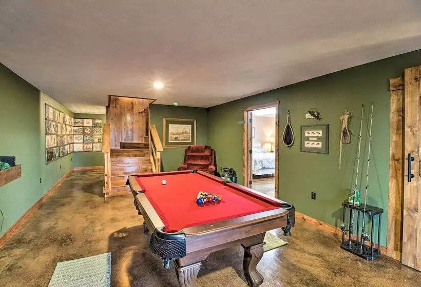 Quiet + Rustic Cabin With Fire Pit On 20 Acres!