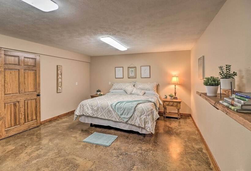 Quiet + Rustic Cabin With Fire Pit On 20 Acres!