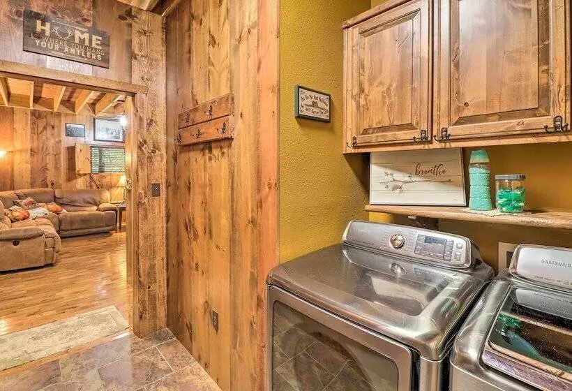 Quiet + Rustic Cabin With Fire Pit On 20 Acres!
