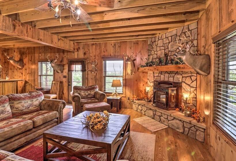Quiet + Rustic Cabin With Fire Pit On 20 Acres!