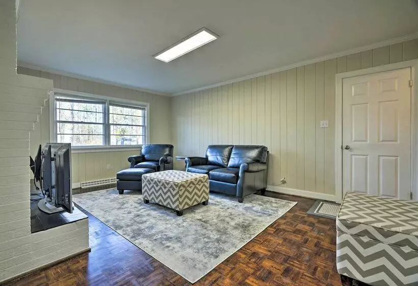 Ranchstyle House W/ Pool, Deck & Fire Pit!