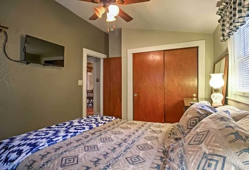 20 Acre Cabin W/ Pond: 6 Mi To River Arts District