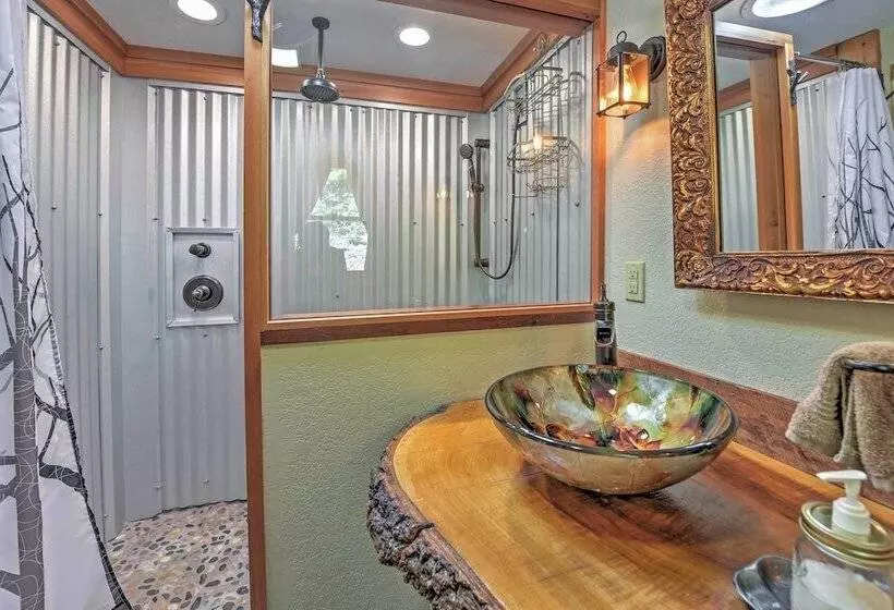 20 Acre Cabin W/ Pond: 6 Mi To River Arts District