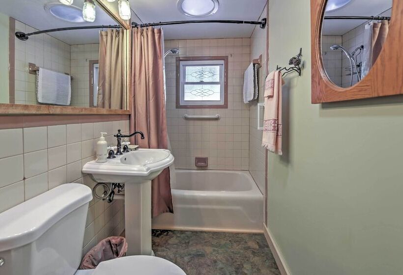 20 Acre Cabin W/ Pond: 6 Mi To River Arts District