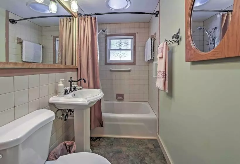 20 Acre Cabin W/ Pond: 6 Mi To River Arts District