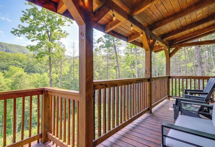 Secluded Sevierville Cabin: Mtn Views & Hot Tub