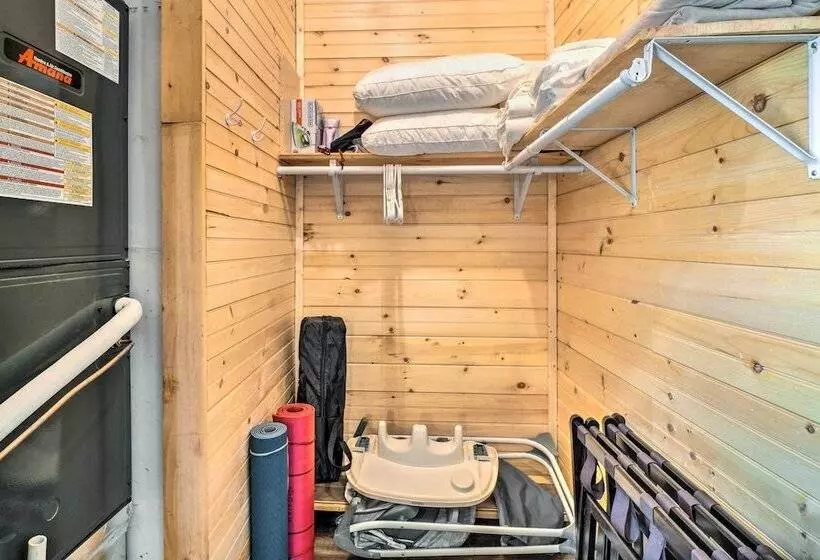 Secluded Sevierville Cabin: Mtn Views & Hot Tub