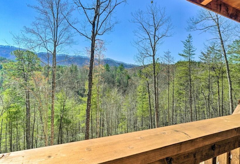 Secluded Sevierville Cabin: Mtn Views & Hot Tub