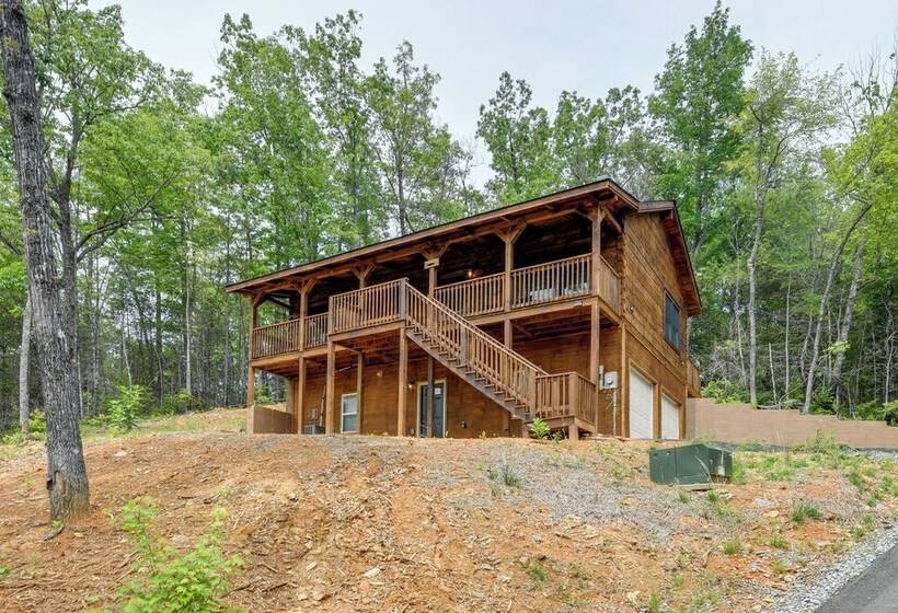 Secluded Sevierville Cabin: Mtn Views & Hot Tub