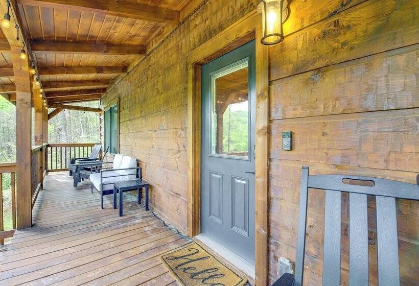 Secluded Sevierville Cabin: Mtn Views & Hot Tub