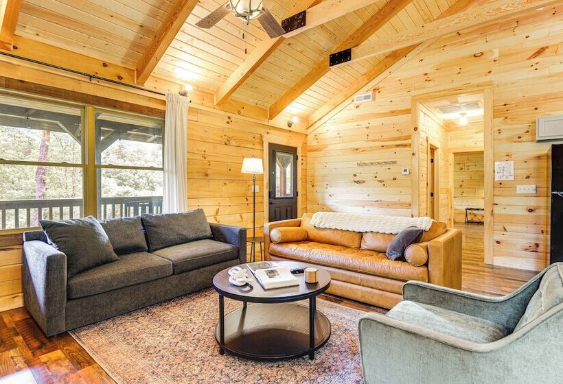 Secluded Sevierville Cabin: Mtn Views & Hot Tub