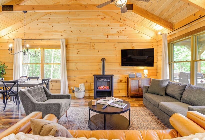 Secluded Sevierville Cabin: Mtn Views & Hot Tub