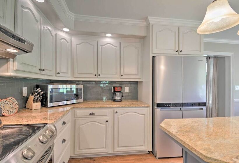 Peaceful Fairhope Cottage W/ Covered Patio!