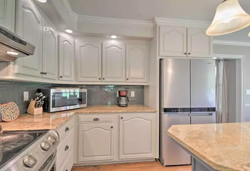 Peaceful Fairhope Cottage W/ Covered Patio!