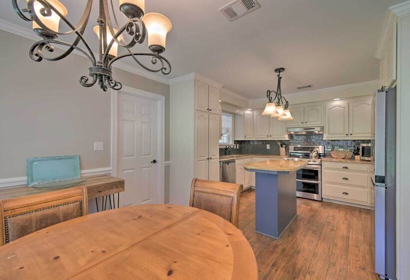 Peaceful Fairhope Cottage W/ Covered Patio!