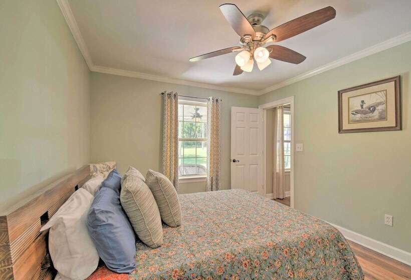 Peaceful Fairhope Cottage W/ Covered Patio!